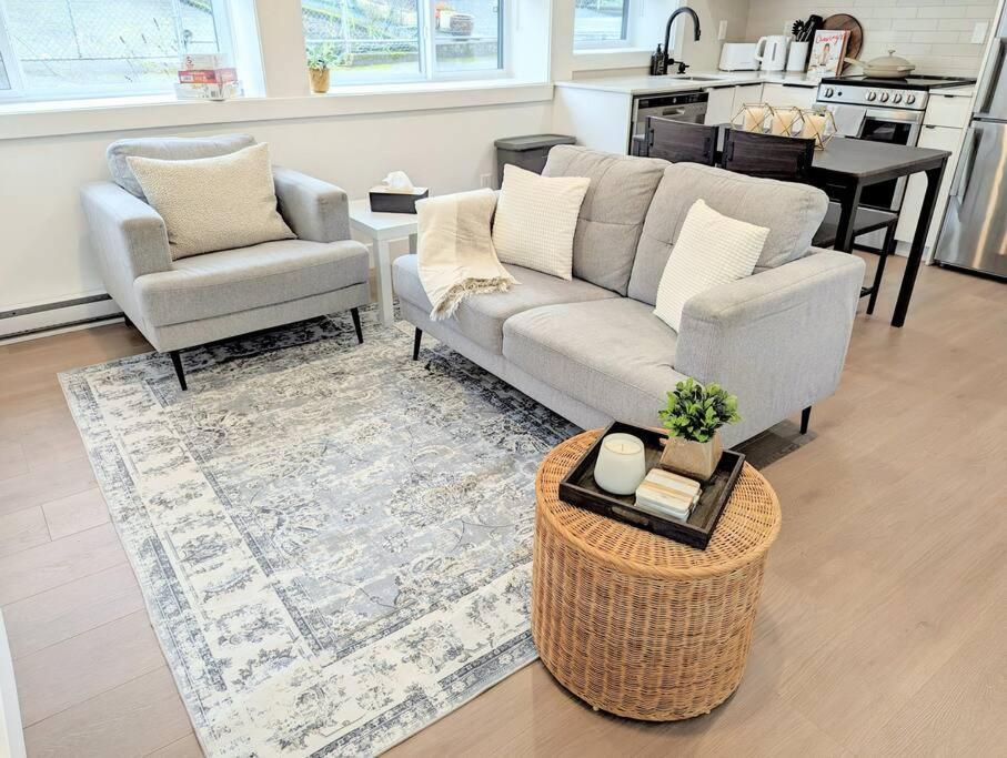 Centrally Located, Modern, 2 Bedroom Home Vancouver Exterior foto